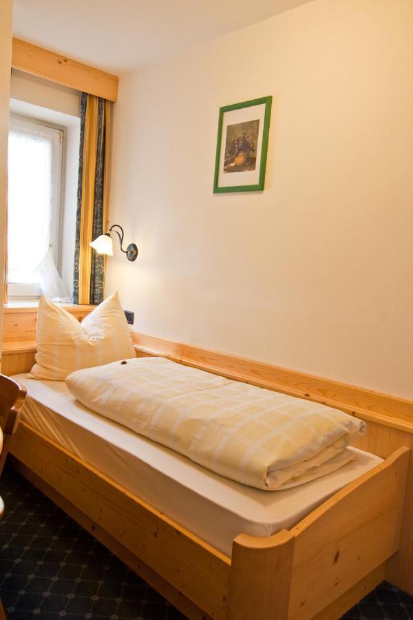 Pension Enzian Badia  Exteriör bild
